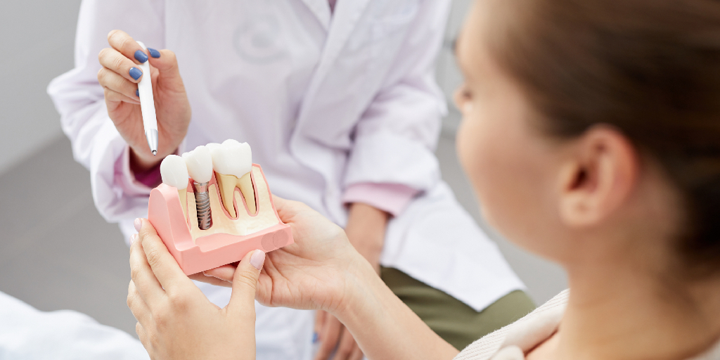 Em quais casos é indicado o implante dentário?