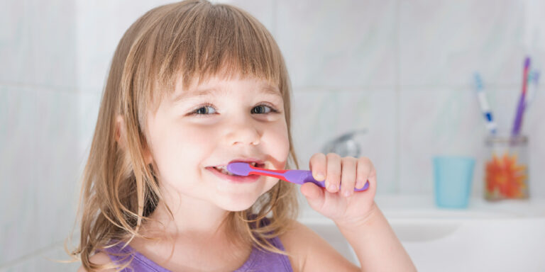 Descubra 4 cuidados necessários com os dentes de leite!